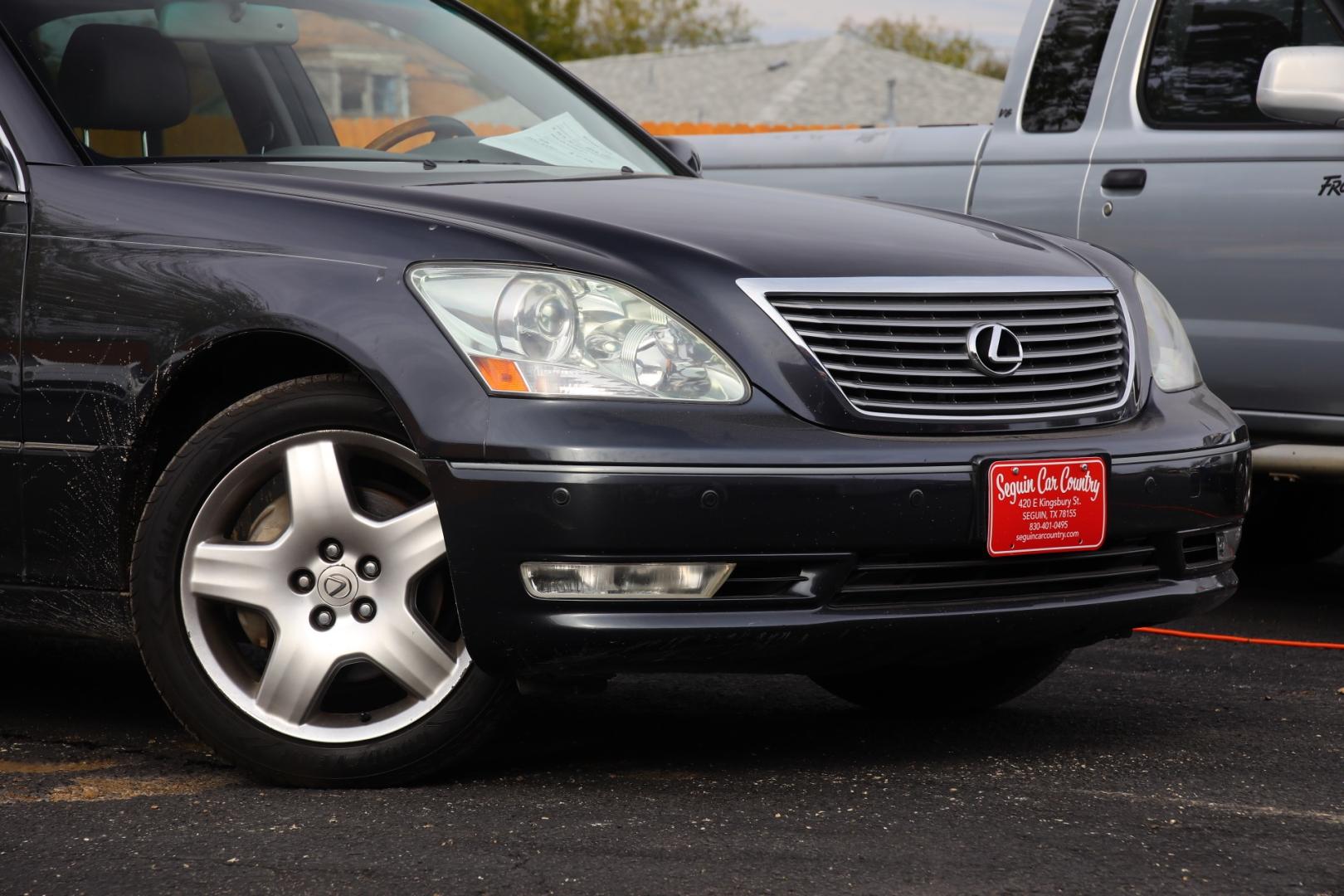 2006 BLUE LEXUS LS 430 Sedan (JTHBN36F565) with an 4.3L V8 DOHC 32V engine, 6-SPEED AUTOMATIC transmission, located at 420 E. Kingsbury St., Seguin, TX, 78155, (830) 401-0495, 29.581060, -97.961647 - Photo#2